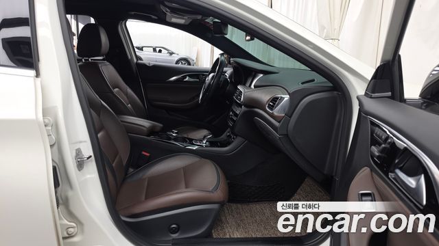 Infiniti Q30 2019 — photo 17
