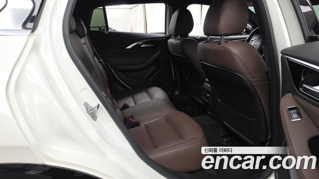 Infiniti Q30 2019 — photo 18