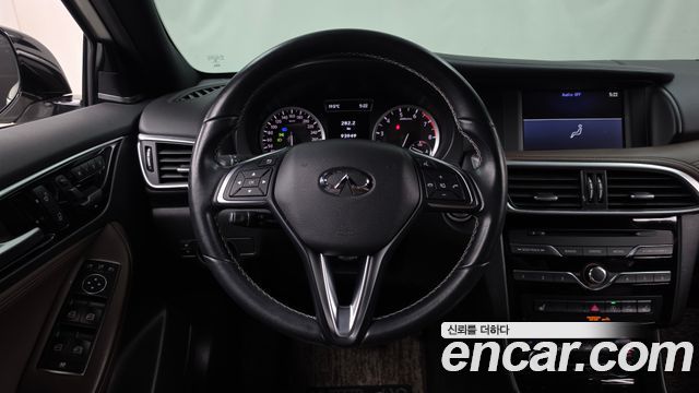 Infiniti Q30 2019 — photo 19