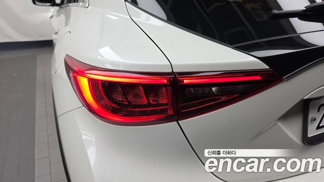 Infiniti Q30 2019 — photo 9