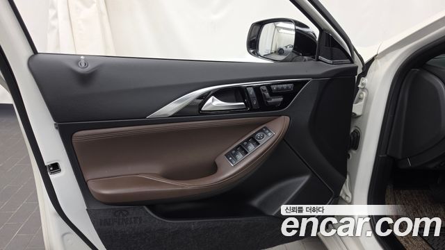 Infiniti Q30 2019 — photo 14