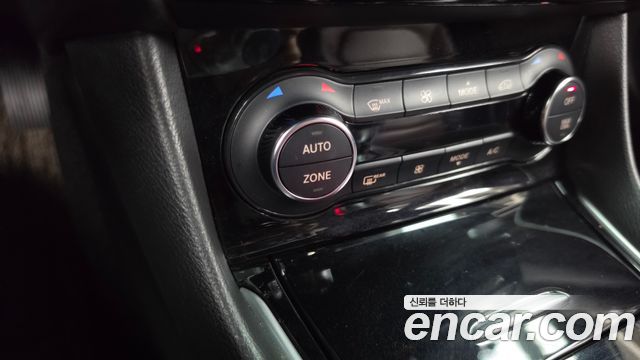 Infiniti Q30 2019 — photo 27
