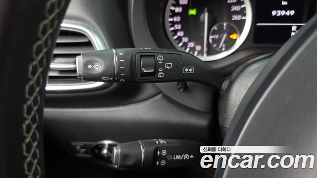 Infiniti Q30 2019 — photo 28