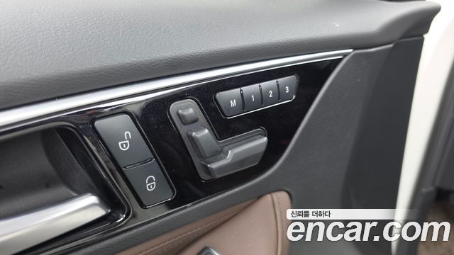 Infiniti Q30 2019 — photo 29