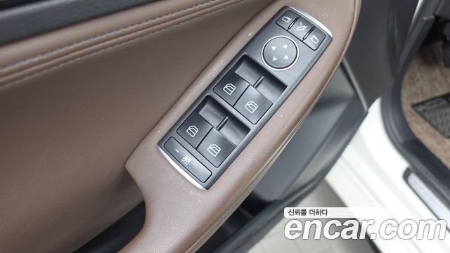 Infiniti Q30 2019 — photo 30
