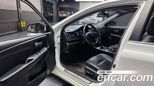 Toyota Camry 2016 — photo 13
