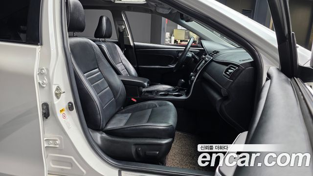 Toyota Camry 2016 — photo 17
