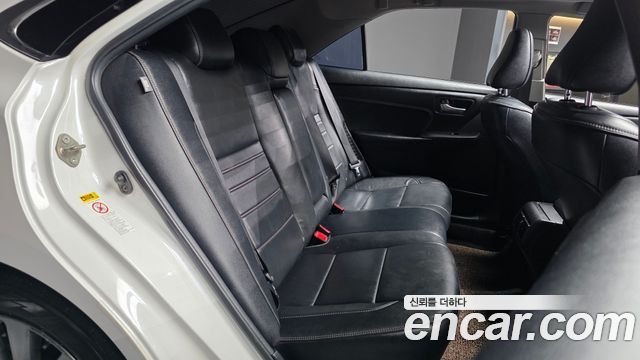Toyota Camry 2016 — photo 18