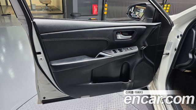 Toyota Camry 2016 — photo 14