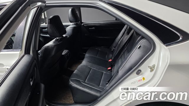 Toyota Camry 2016 — photo 16
