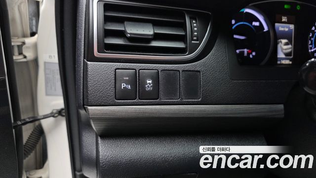 Toyota Camry 2016 — photo 28