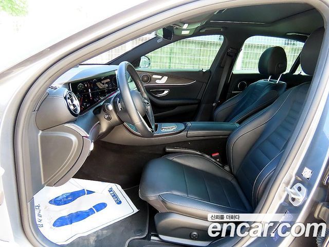 Mercedes-Benz E-Class 2023 — photo 5