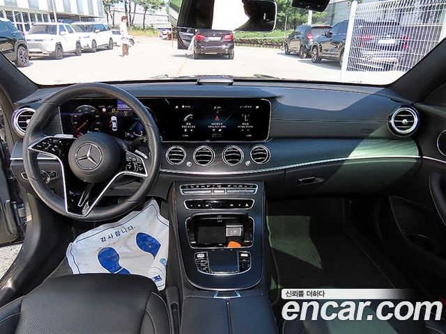 Mercedes-Benz E-Class 2023 — photo 7