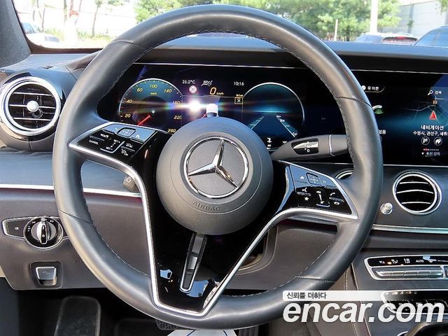 Mercedes-Benz E-Class 2023 — photo 8