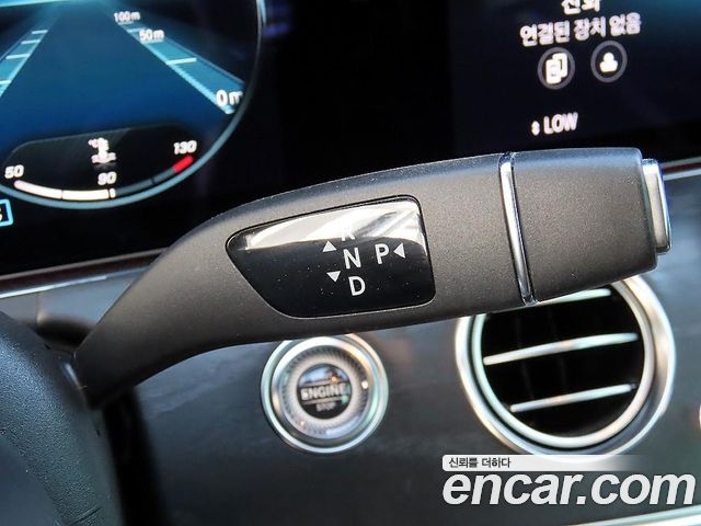 Mercedes-Benz E-Class 2023 — photo 10