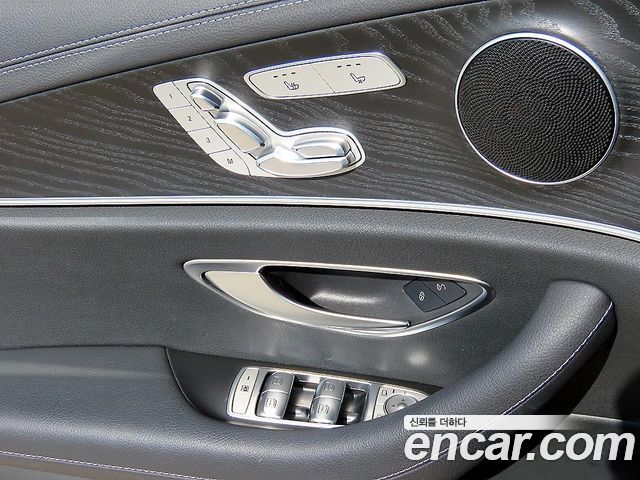 Mercedes-Benz E-Class 2023 — photo 12
