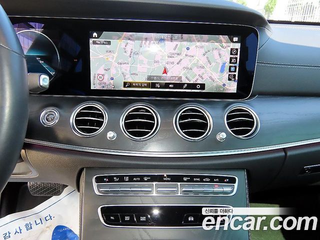 Mercedes-Benz E-Class 2023 — photo 13