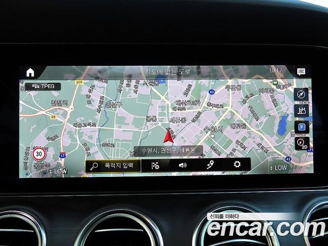 Mercedes-Benz E-Class 2023 — photo 14