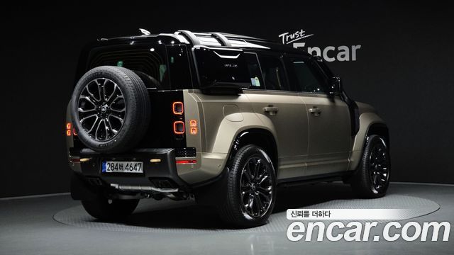 Land Rover Defender 2025 — photo 2