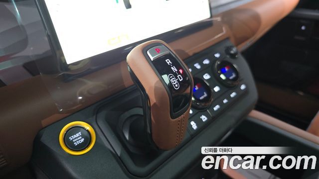 Land Rover Defender 2025 — photo 9