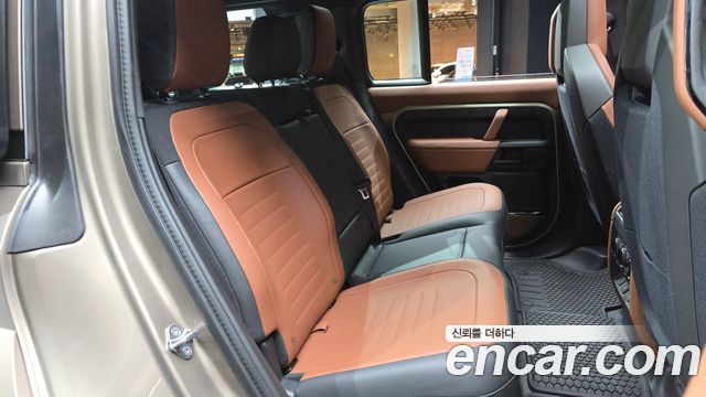 Land Rover Defender 2025 — photo 11