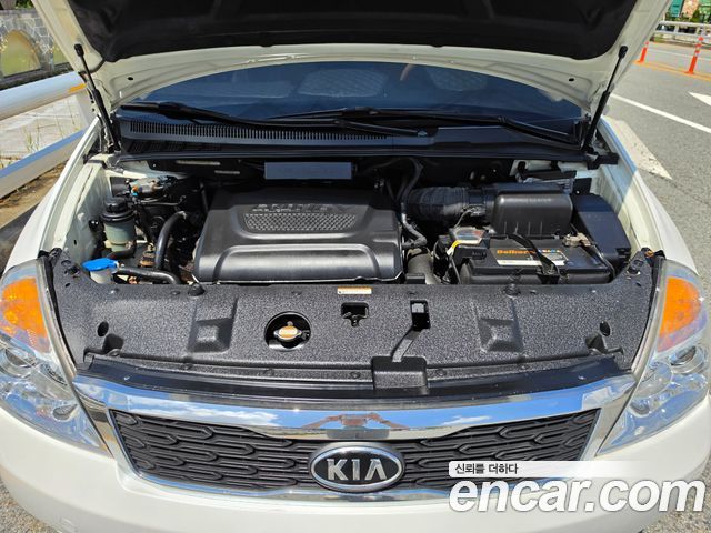 Kia Canival 2012 — photo 6