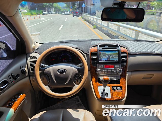 Kia Canival 2012 — photo 7