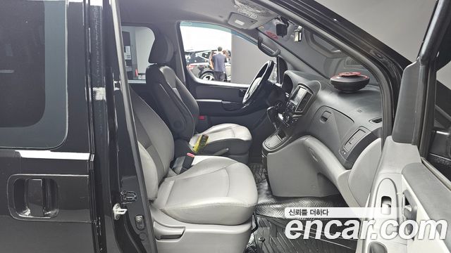 Hyundai Starex 2019 — photo 17