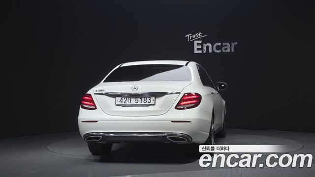 Mercedes-Benz E-Class 2019 — photo 4