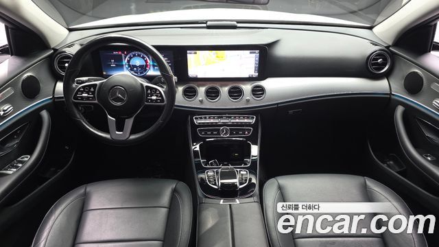 Mercedes-Benz E-Class 2019 — photo 10