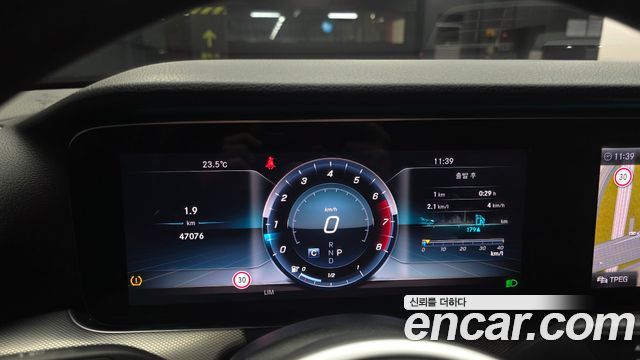 Mercedes-Benz E-Class 2019 — photo 11