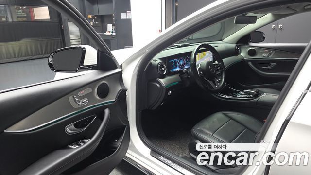 Mercedes-Benz E-Class 2019 — photo 13