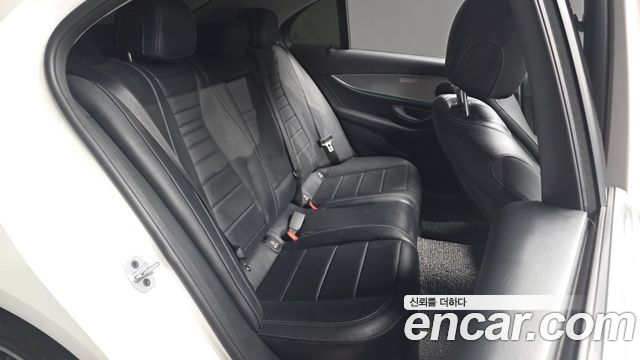 Mercedes-Benz E-Class 2019 — photo 17