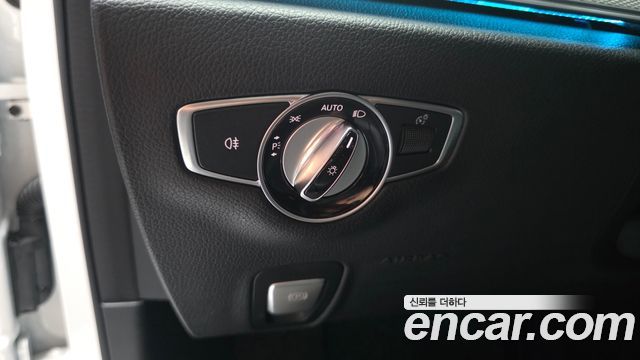 Mercedes-Benz E-Class 2019 — photo 23
