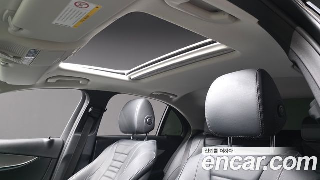 Mercedes-Benz E-Class 2019 — photo 24