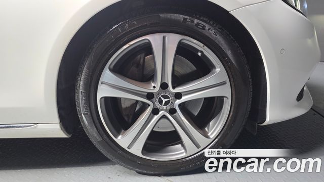 Mercedes-Benz E-Class 2019 — photo 7