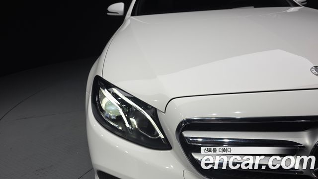 Mercedes-Benz E-Class 2019 — photo 8