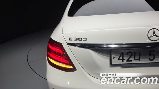 Mercedes-Benz E-Class 2019 — photo 9