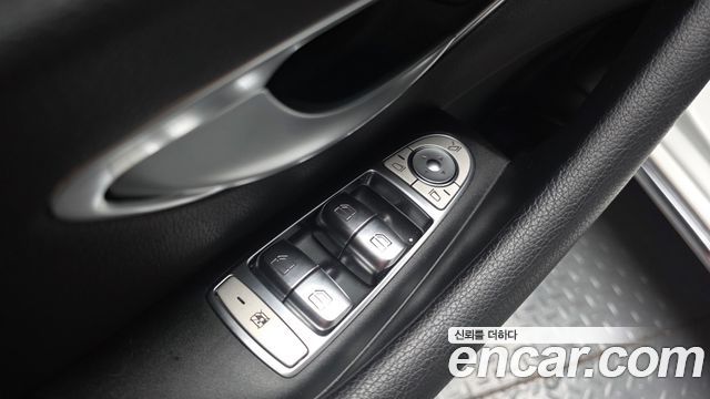 Mercedes-Benz E-Class 2019 — photo 30