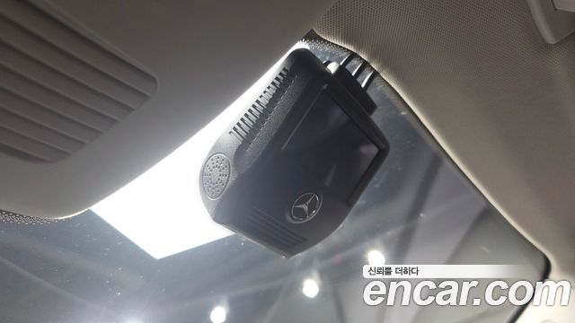 Mercedes-Benz E-Class 2019 — photo 31