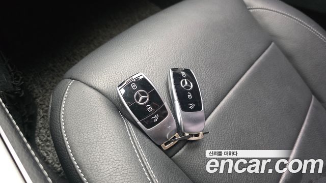 Mercedes-Benz E-Class 2019 — photo 32