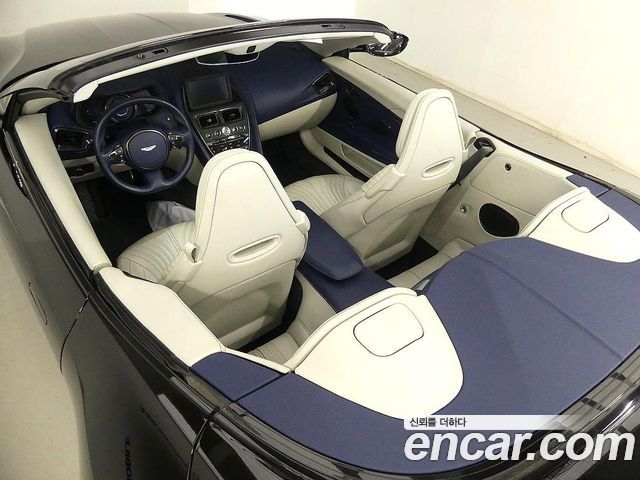 Aston Martin DB11 2022 — photo 8