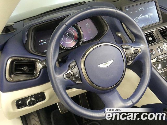 Aston Martin DB11 2022 — photo 11