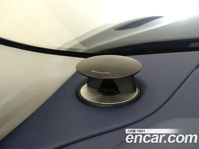 Aston Martin DB11 2022 — photo 17