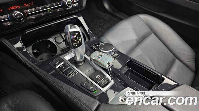 BMW 5-Series 2016 — photo 12