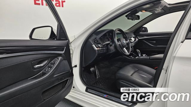 BMW 5-Series 2016 — photo 13