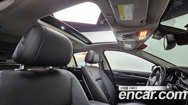 BMW 5-Series 2016 — photo 25