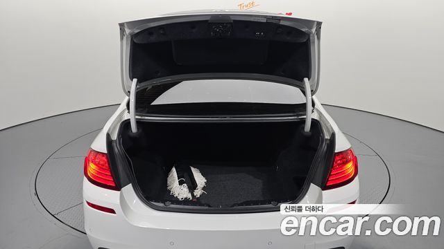 BMW 5-Series 2016 — photo 27