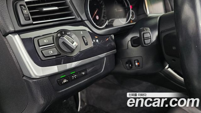 BMW 5-Series 2016 — photo 30