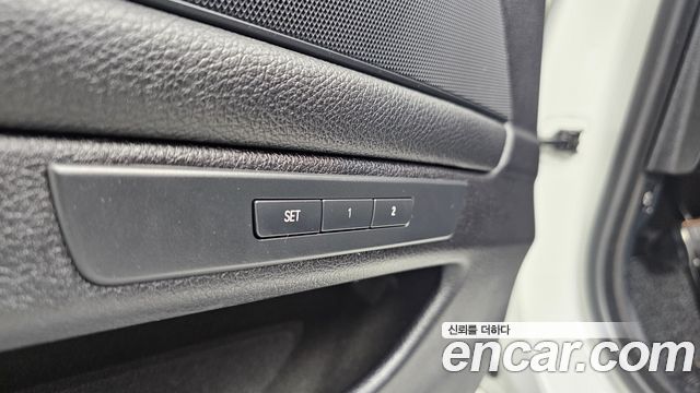 BMW 5-Series 2016 — photo 35